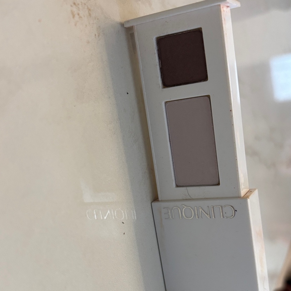 Clinique Dual Eyeshadow Palette in Dark Brown and Light Cream